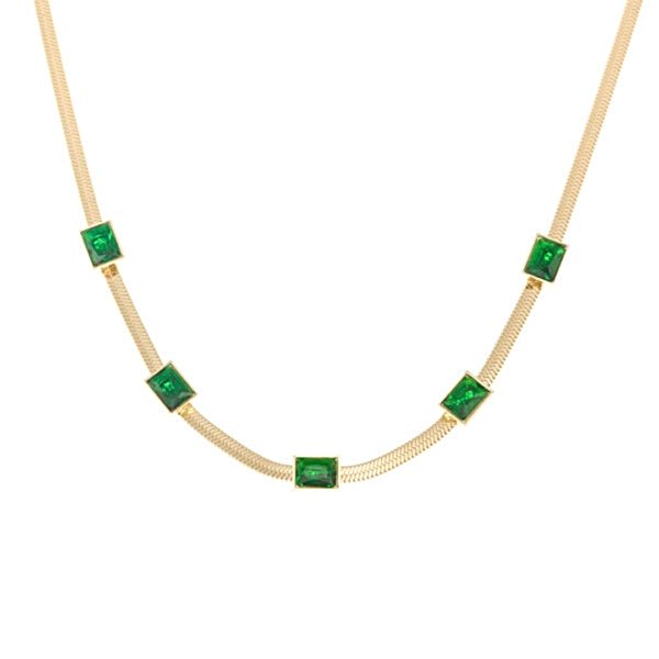 photo de bijoux collier en acier